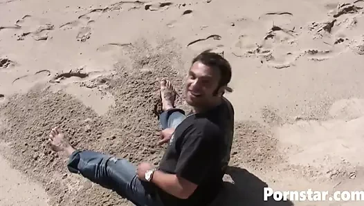 Muhteşem porno yıldızı Brynn Taylor yüzüne güzelce boşalıyor