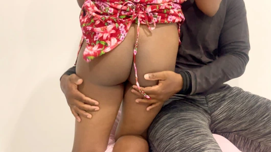 Azgın Hintli genç desi kız eski kocasıyla sert sert sikişiyor azgın inliyor