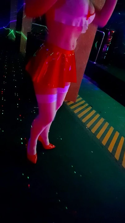 Шлюшка-медсестра танцует