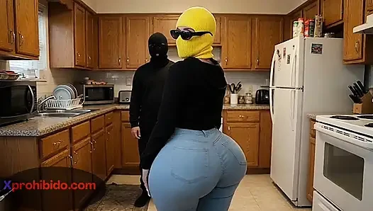 Seksi baldızım yatak odasında twerk yapıyor