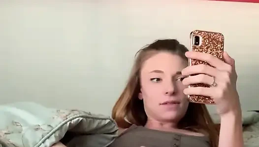 İyi bir kız gibi boşalıyor