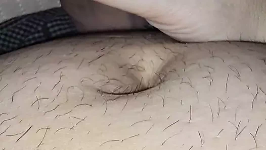 Üvey anne Hintli üvey oğluna yatakta utanmadan büyük yarakla mastürbasyon yapıyor