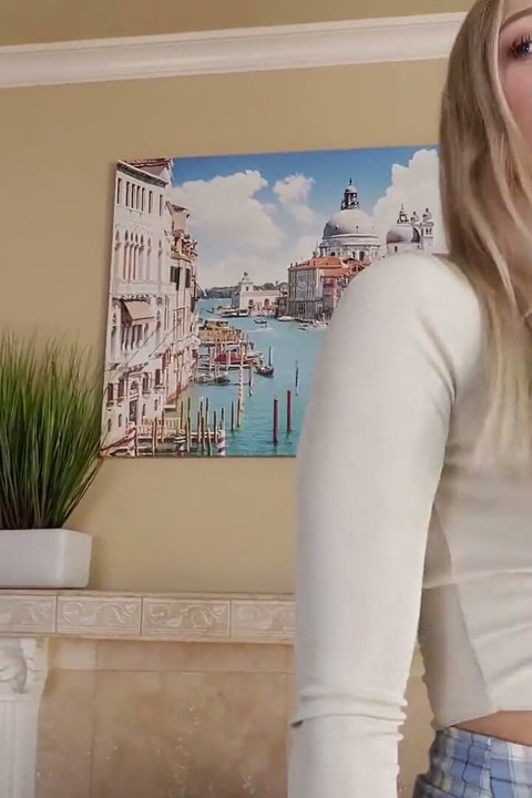 Chloe Rose işte ilerlemek için yarak emiyor