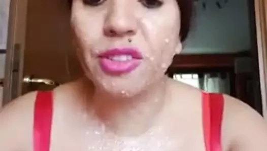 Sevimli bayan selfiee.mp yapıyor