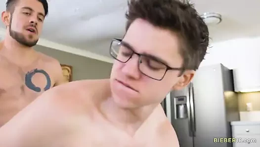 Şaşırtıcı ev porno için sert yarak için sarsıldı