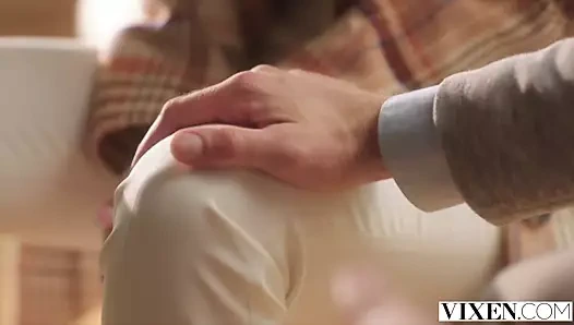 Cadaloz muhteşem sarışın delilah onu uzun zamandır ezmek baştan çıkarıyor