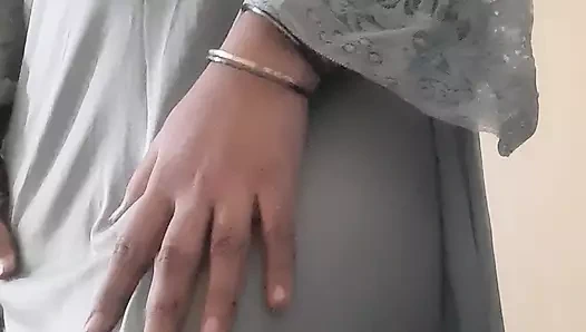 Hintli tombul evli kadın kocası için görüntülü görüşme yapıyor bölüm 1