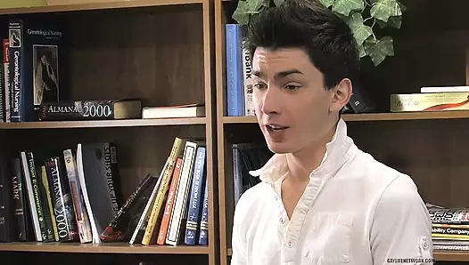 Ateşli bir yarak için şimdiye kadarki en tatlı twink kalçaları