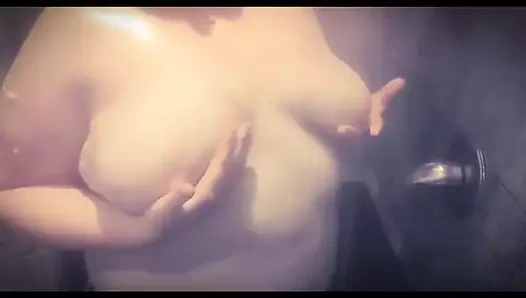 Sıcak sulu göğüsler yıkama ve oynama