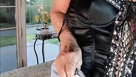 Kıllı amcıklı nine striptiz yapıyor