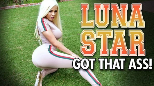 Teencurves - seksi Kübalı göğüsleri ile oynamak