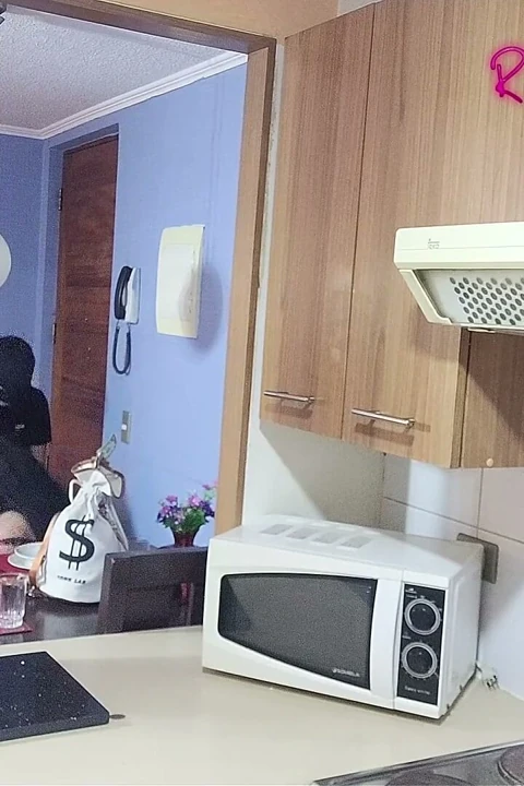 Hayranlar için videolar: maskeli genç adam beni mutfakta sikiyor