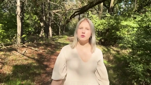 Прогулка по заброшенным парку в поисках эксгибициониста