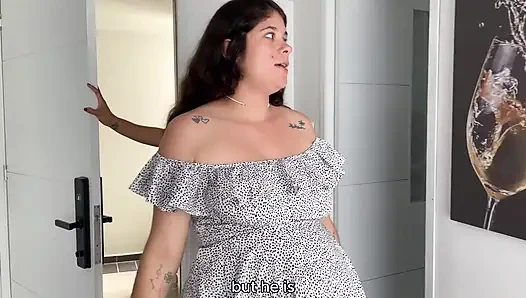 Hamile eski kız arkadaşım evime geliyor ve sonunda karımı sikiyor