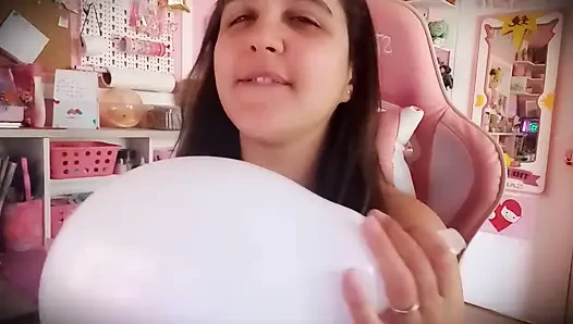 Kabarık yanaklar balon üfleme - tavşan delisi