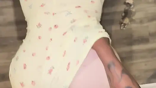 Tombul tombul karıma nasıl üzgün olduğumu gösteriyorum