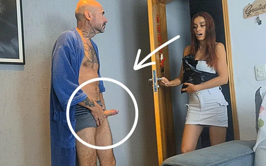 Büyükanne Ereksiyonlu Teslimatçı Kızı Alıyor!