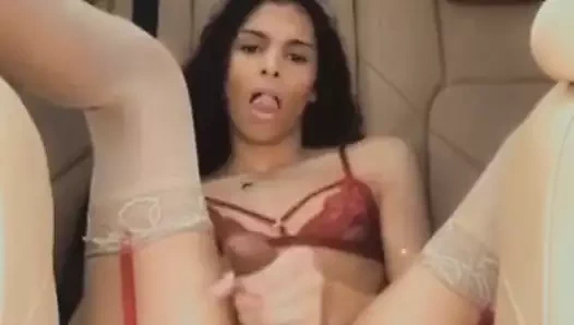 Gel arabada annenle iyi eğlenceler