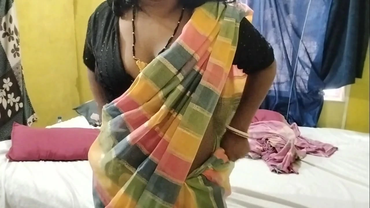 Bade boobs wali desi bahu apne sasur ji ke aage ghodi bankar randi ki tarah chudi