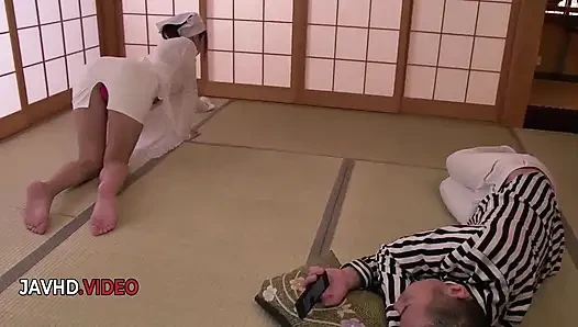 Maya Kato'nun baştan çıkarıcı Japon seks seansı öncesi ağız sulandıran sakso