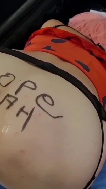 Aşağılama ve derin yumruk sokma | Klip 1