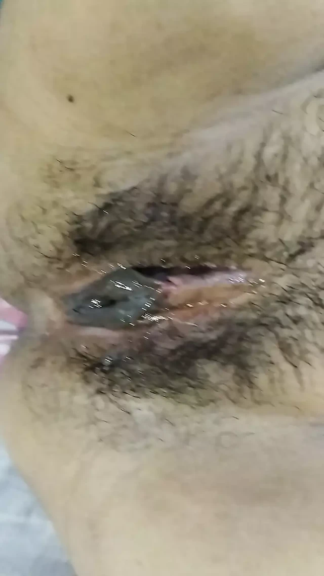 Seksi bayan üvey babasını sert sikiyor, domaltmalı pozisyon minik amcık yalıyor ateşli meme ucu ve göğüsler