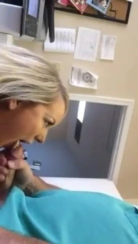 infermiera troia sborrata in bocca