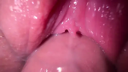 Üvey erkek kardeşimin karısı orgazm olduktan sonra fışkırtıyor, onun sıkı amını siktim