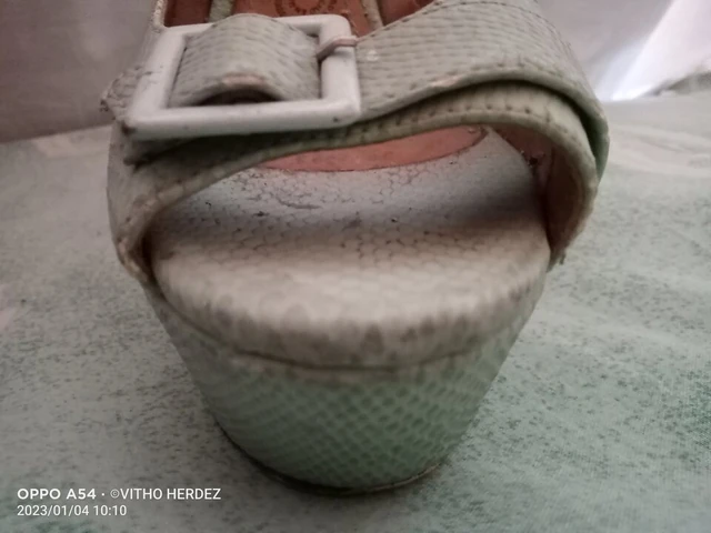 Я пришел на бирюзовые каблуки моей двоюродной сестры