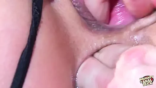 Siyah çoraplı edepsiz vixen götü açılana kadar anal seks yapıyor