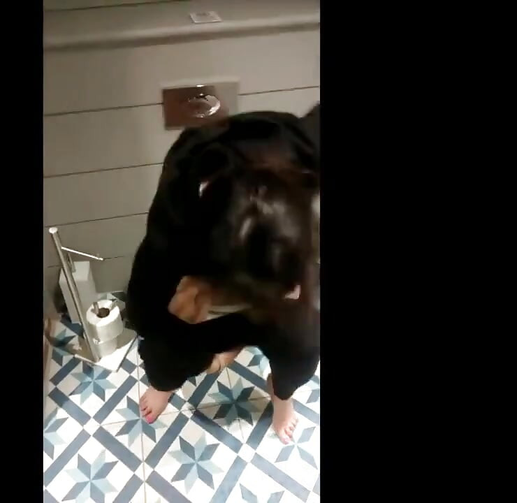 Klozet kapağına işeme derlemesi