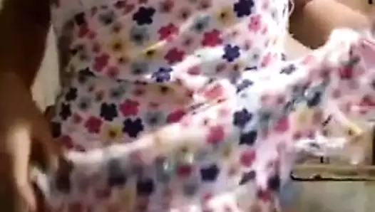 Chunky komşu kızı sıcak vücut gösteren