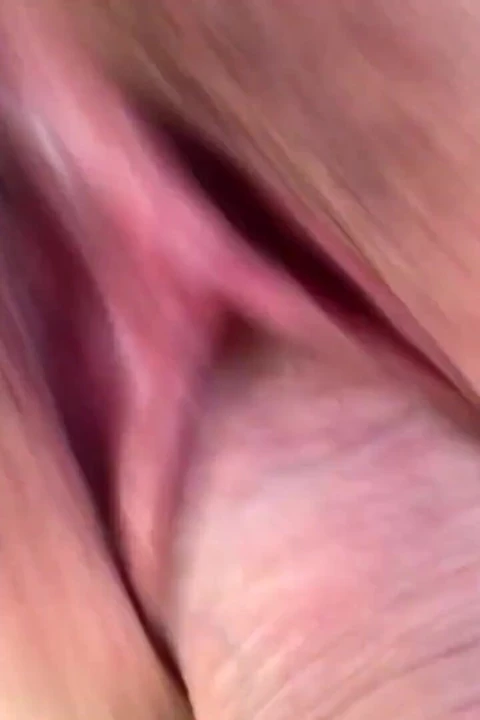 Etli şişmiş amcık ve döl yakın çekim amcık sikişi Creampie