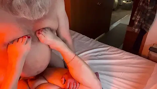 Babasının döllenmesi fışkırtıyor