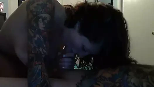 Tattoed kız başka bir oral seks verir - mortvids.