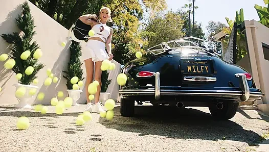 Orta yaşlı seksi kadın büyük zenci aç patron bayan Sienna Rae istekli çırağı tarafından sikiliyor