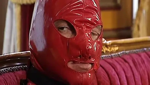 Немецких шлюшек в масках трахнули двойным проникновением в самой горячей кожаной оргии