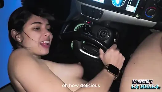 En iyi arkadaşımın erkek arkadaşıyla beni eve sürerken arabada seks yapıyorum amatör!!!