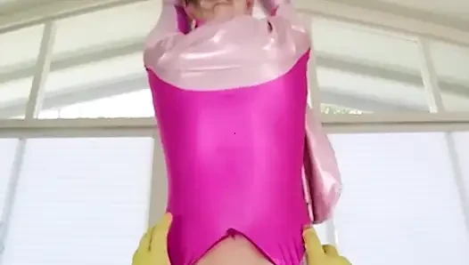 Vrcosplayx evrendeki tüm atomlar u ve octavia red'i yenilmez atom eve olarak almak için bir araya geldi bölüm 2