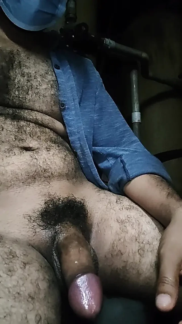 Adam mastürbasyon yaparak boşalıyor
