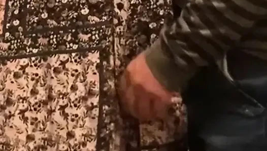 Sapık yaşlı adamlar tarafından parmakla sikiliyor