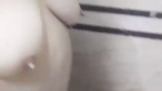 Güzel bir sarışın ve tombul Çinli anneannenin kısa klibi