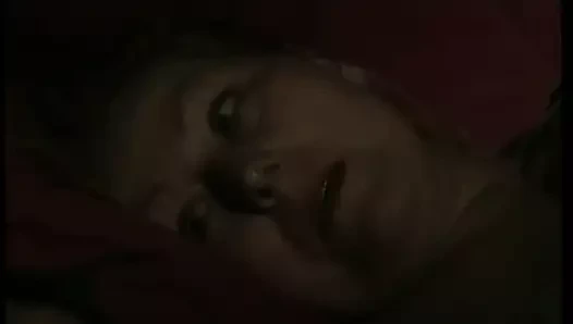 Sıkılmış ev hanımı genç bir adam memnun