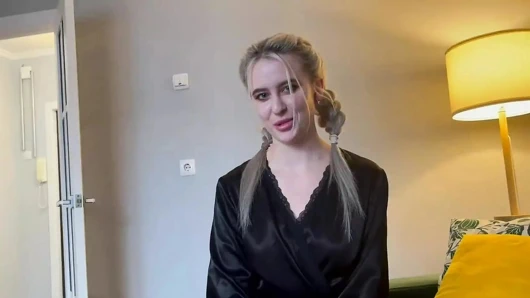 üvey üvey becerdin. Bu bizim küçük sırrımız anne. hile