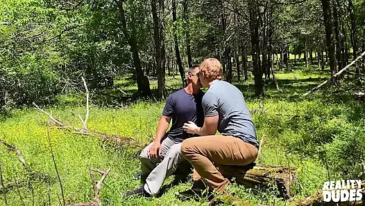 Reality dudes - Jax Thirio Kyle Connors'ın deliğini yalıyor ve parker hayes her anı yakarken onu sert sikiyor