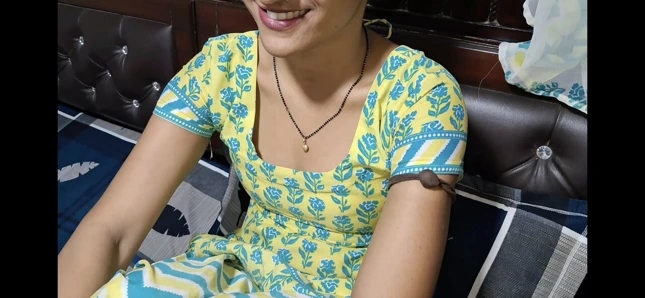 HINTLI YENGE XSHIKA EVDE SEKS VIDEOSUNDA HASBAND YOKKEN DEWAR TARAFıNDAN SIKILIYOR HINTÇE SES