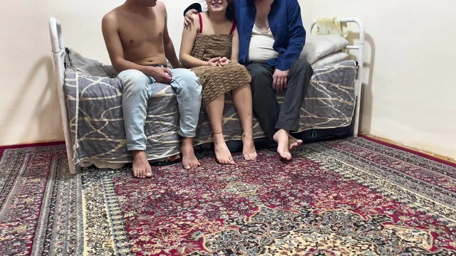 Genç sevgilisini yaşlı adama siktirdi