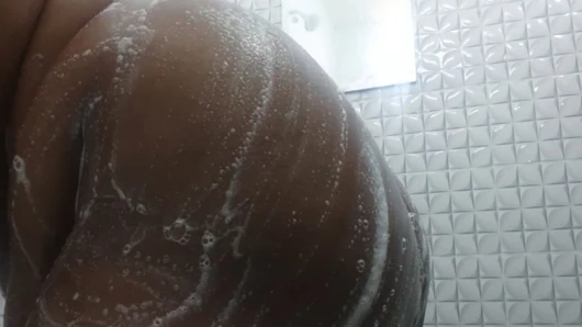 Girl bathroom shower noti