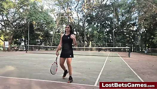 Rafaela ve Igor striptiz tenis maçını dışarıda yapıyor