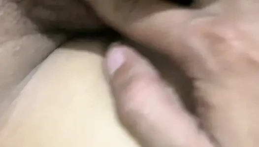 Güzel tesettürlü kız arkadan sikişiyor